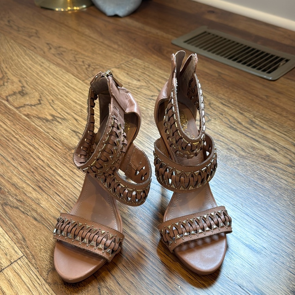 Vince Camuto size 7 nude heels
